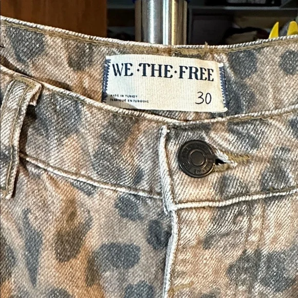 We The Free Good Luck Midrise Barrel jeans
Cheetah Leopard print- - Picture 2 of 6